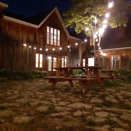 Auberge Le P'Tit Bonheur Saint-Laurent-de-l'ile d'Orleans Екстериор снимка