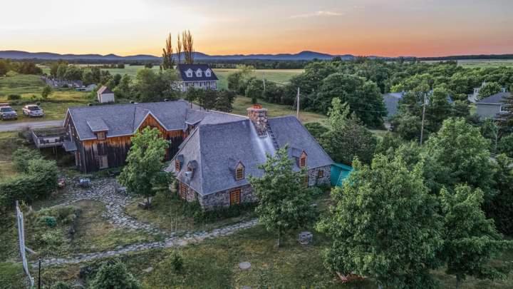 Auberge Le P'Tit Bonheur Saint-Laurent-de-l'ile d'Orleans Екстериор снимка