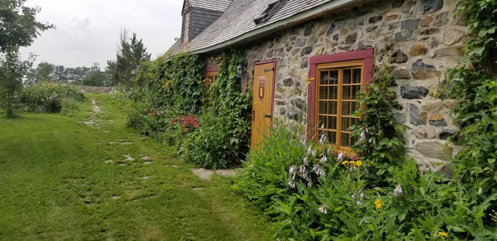 Auberge Le P'Tit Bonheur Saint-Laurent-de-l'ile d'Orleans Екстериор снимка