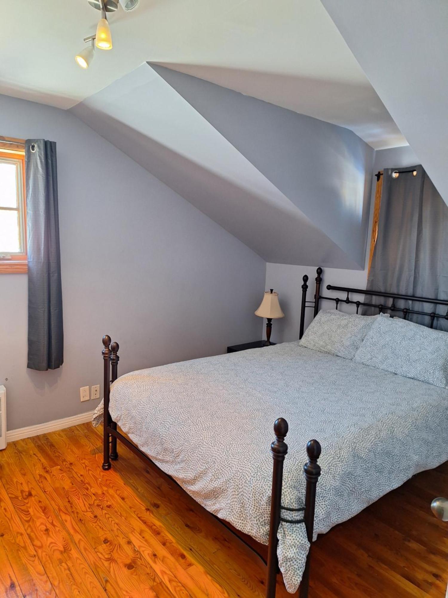 Auberge Le P'Tit Bonheur Saint-Laurent-de-l'ile d'Orleans Екстериор снимка