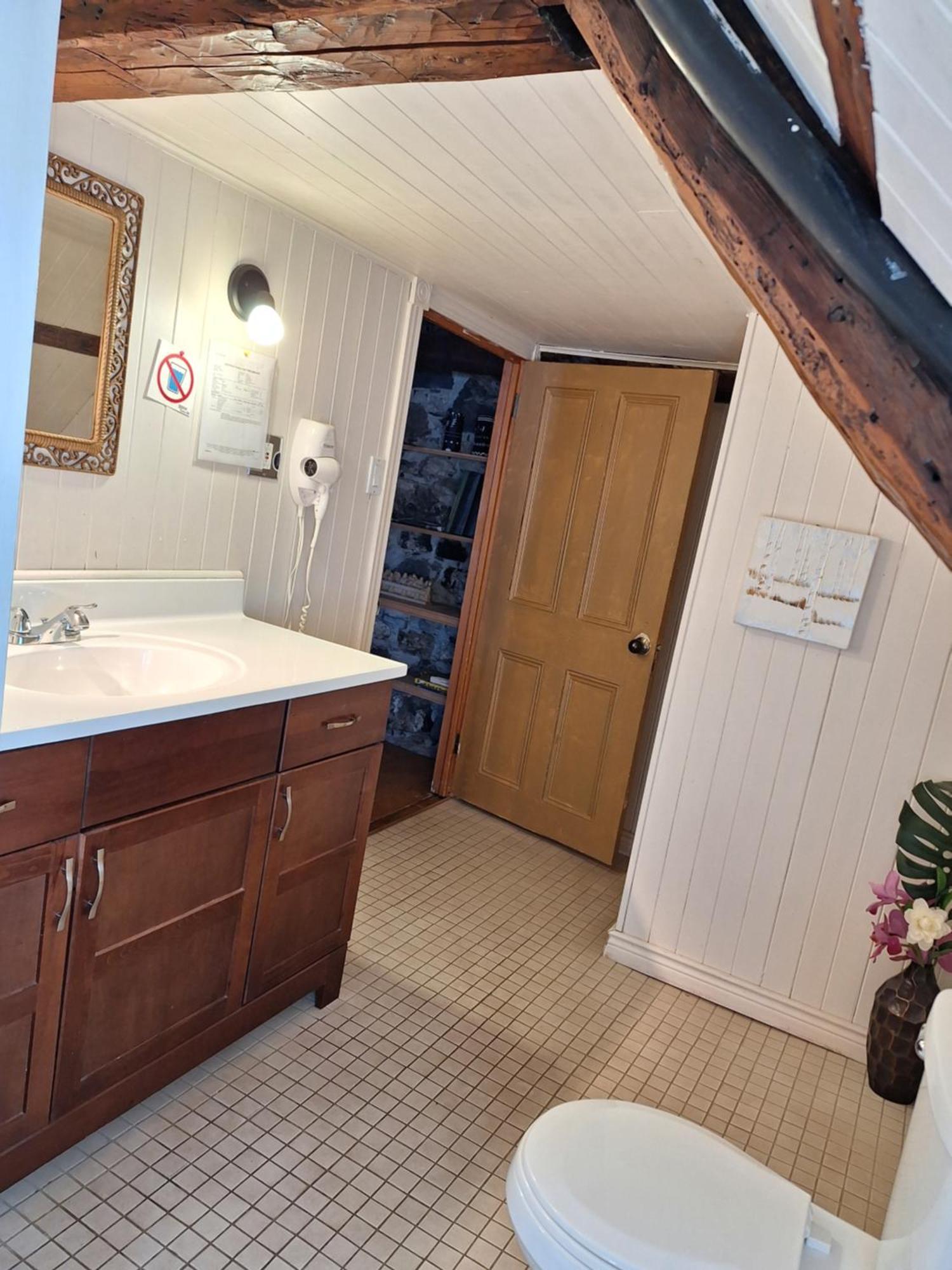Auberge Le P'Tit Bonheur Saint-Laurent-de-l'ile d'Orleans Екстериор снимка