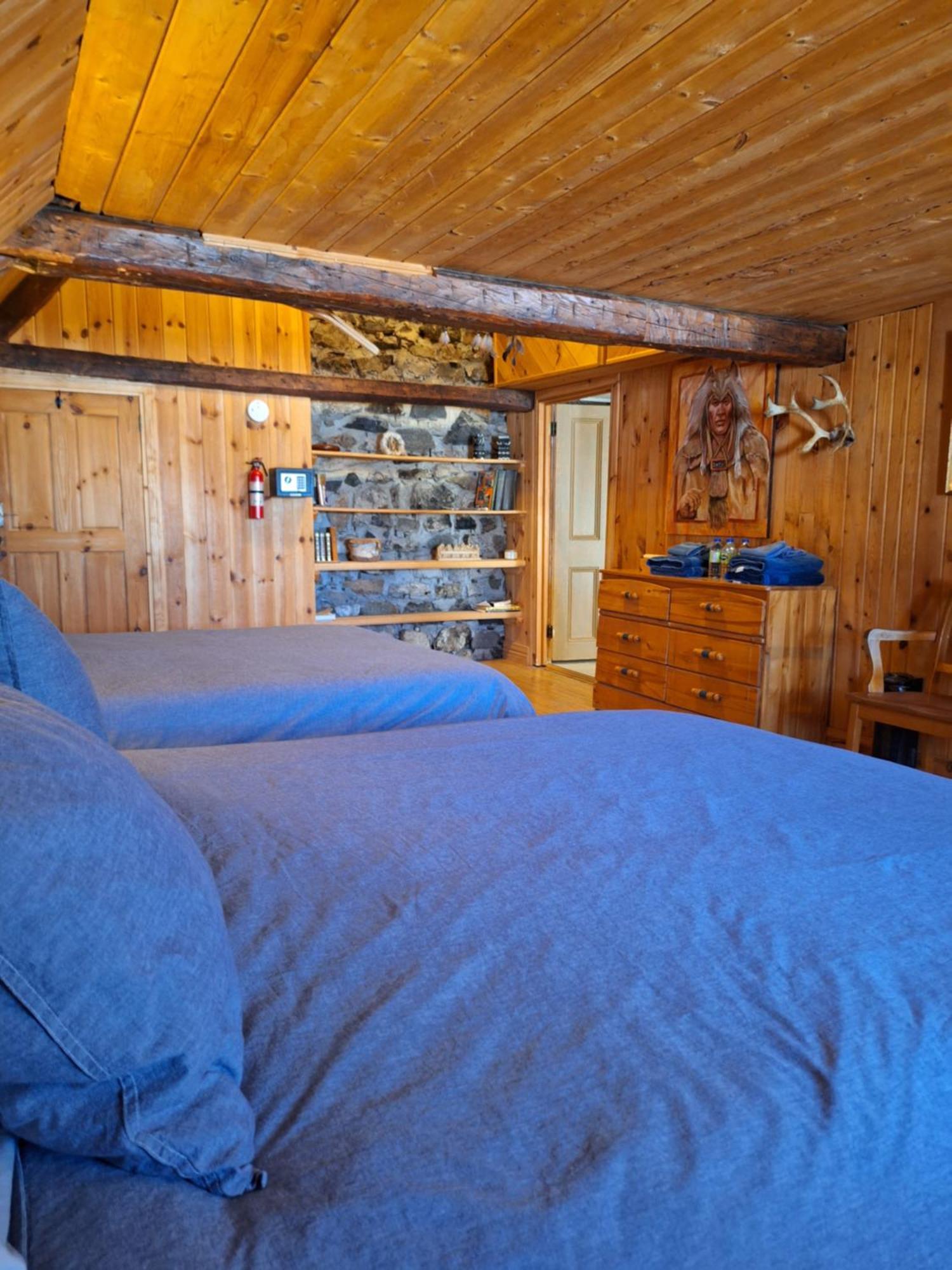 Auberge Le P'Tit Bonheur Saint-Laurent-de-l'ile d'Orleans Екстериор снимка