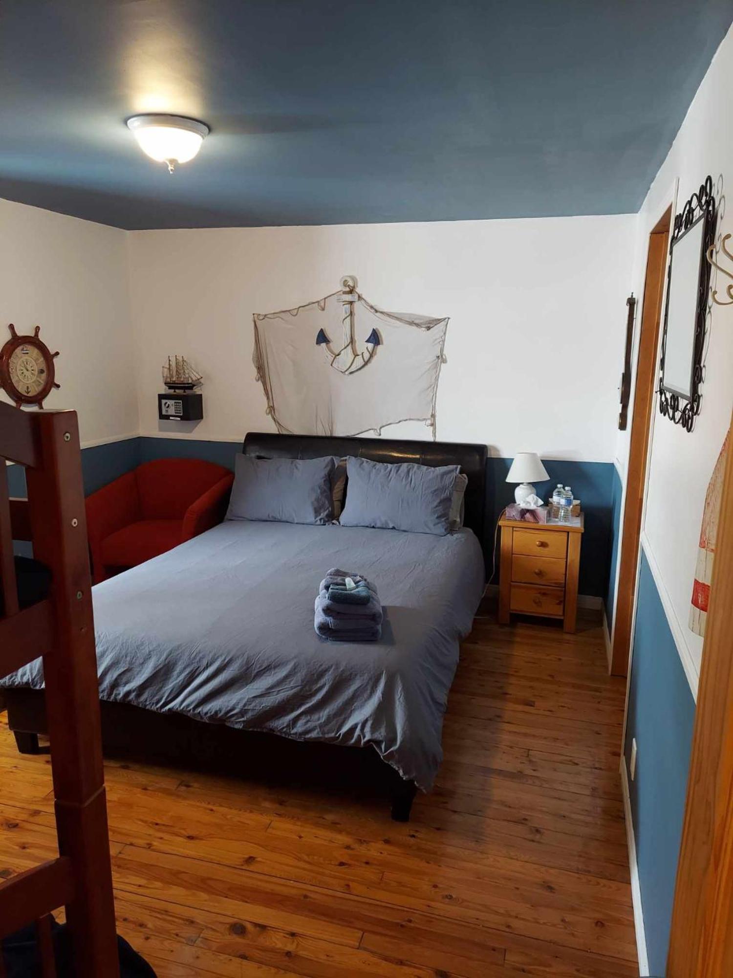 Auberge Le P'Tit Bonheur Saint-Laurent-de-l'ile d'Orleans Екстериор снимка