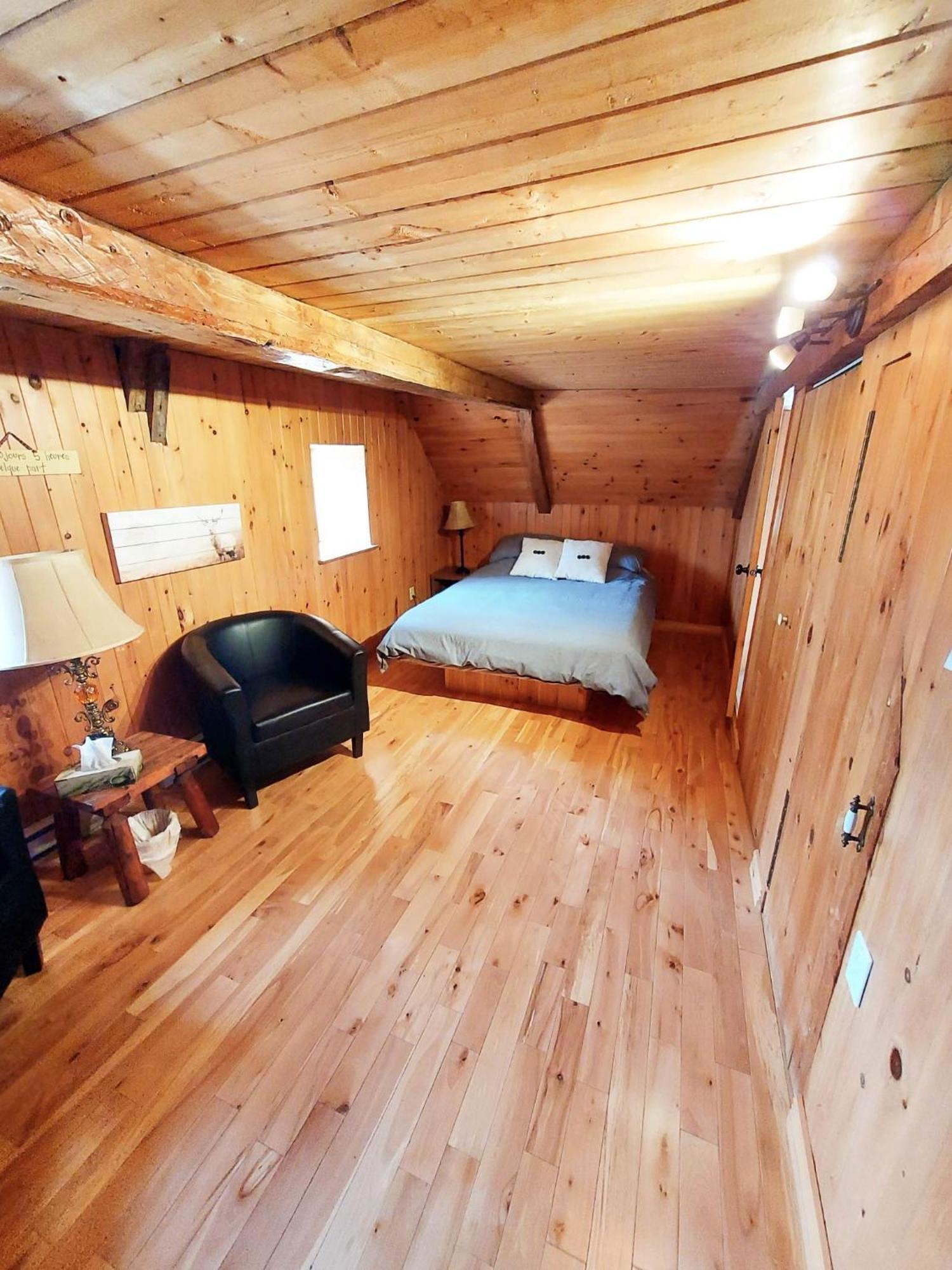 Auberge Le P'Tit Bonheur Saint-Laurent-de-l'ile d'Orleans Екстериор снимка